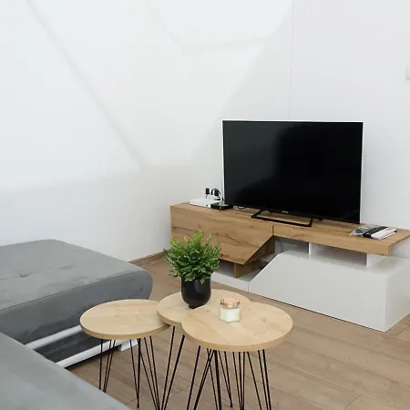 Bright 2-bedroom Near Center By Flat Mаnаger * فارنا