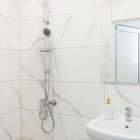 Bright 2-bedroom Near Center By Flat Mаnаger *